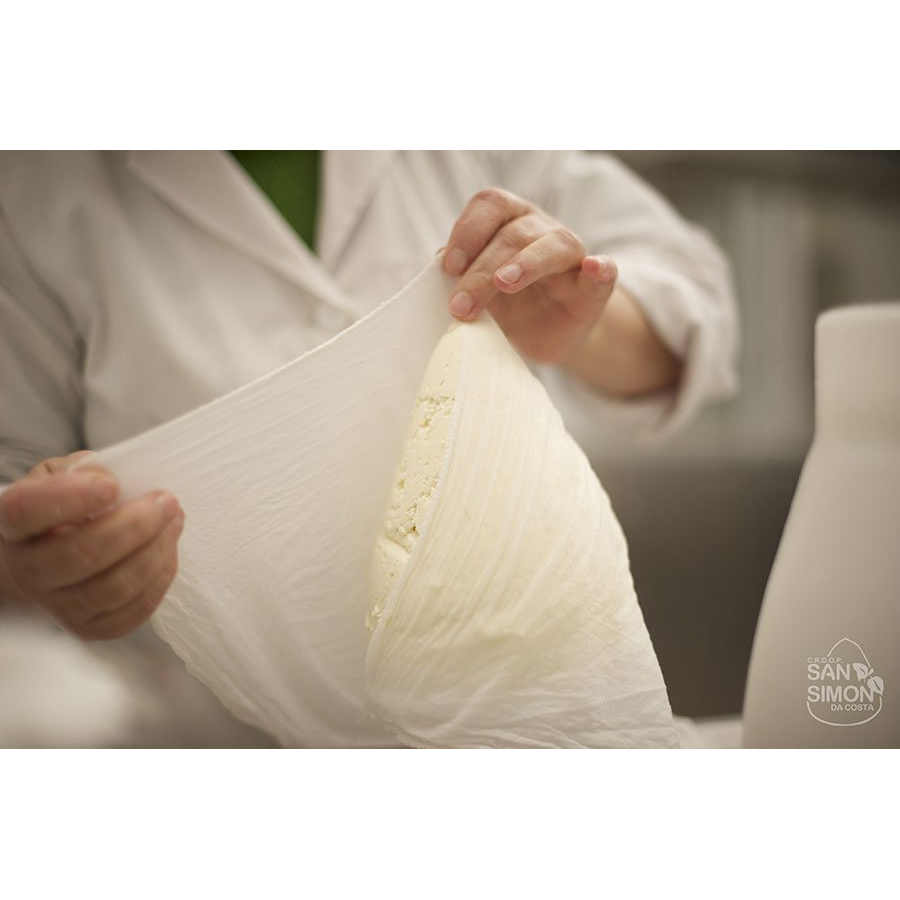 《1pc/ 450g~550g》サン・シモン・ダ・コスタ(牛乳スモークチーズ)1/2カット - 画像 (3)